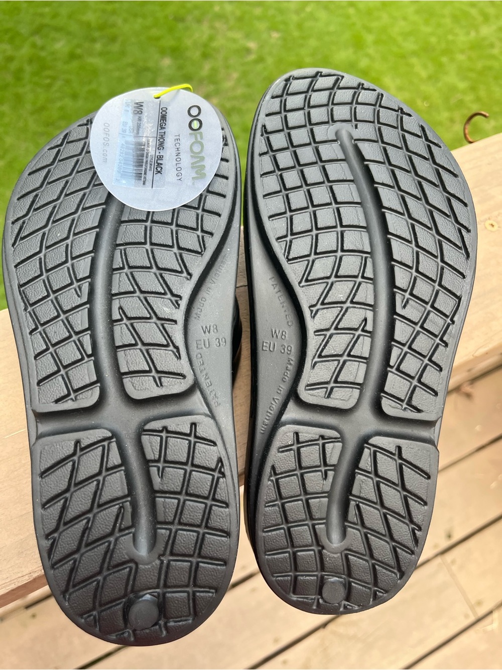 OOFOS Women’s Black Recovery Flip Flops size 8 - NEW WITH TAGS - Picture 7 of 11